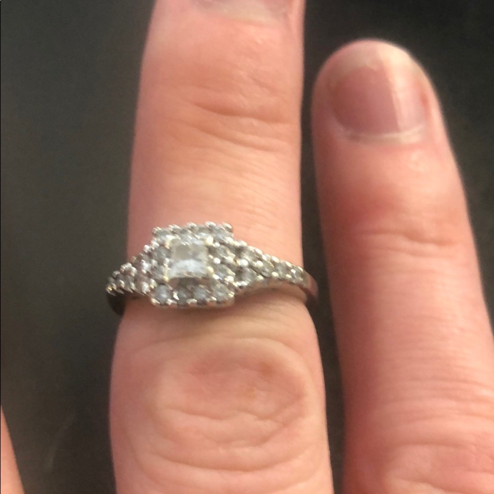 Beautiful diamond ring - Picture 4 of 4
